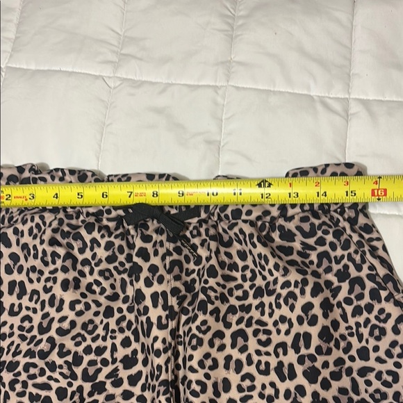 Leopard Print Pocket Shorts - Picture 8 of 10